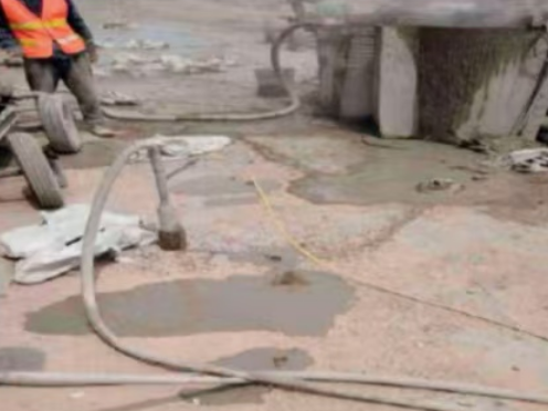 龙南水泥混凝土路面板底注浆技术 路面脱空注浆整治方案