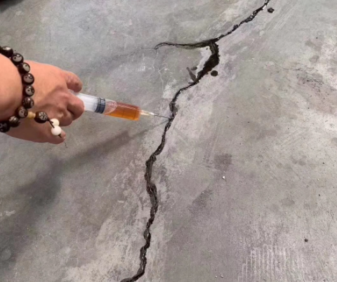 龙南混凝土裂缝修补技术详解​